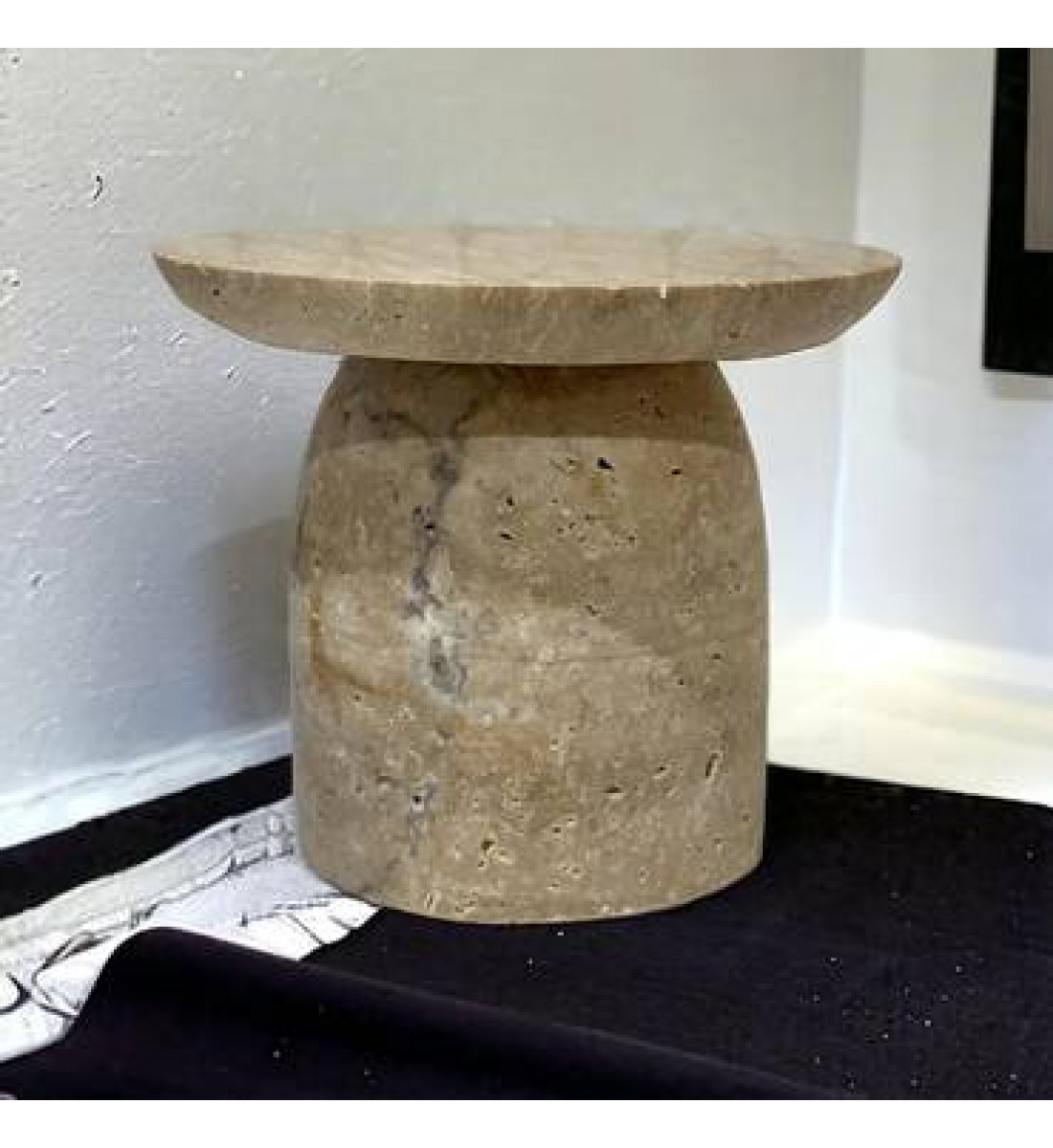 A decorative masterpiece of Traventino marble, 13 x 15 x 15 cm