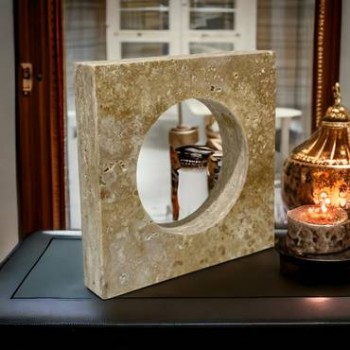 A decorative masterpiece of Traventino marble, 20 x 20 x 4 cm