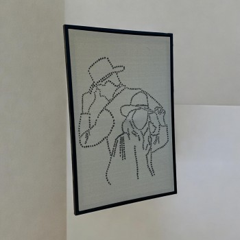 لوحه زينة حائط قماش جبسيه  باطار اسود شكل انسان 120×80سم 