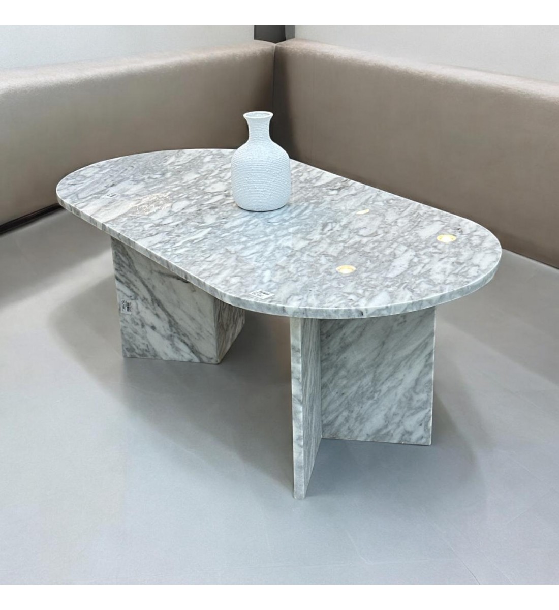 Italian marble tea table, 120 x 60 x 45 cm