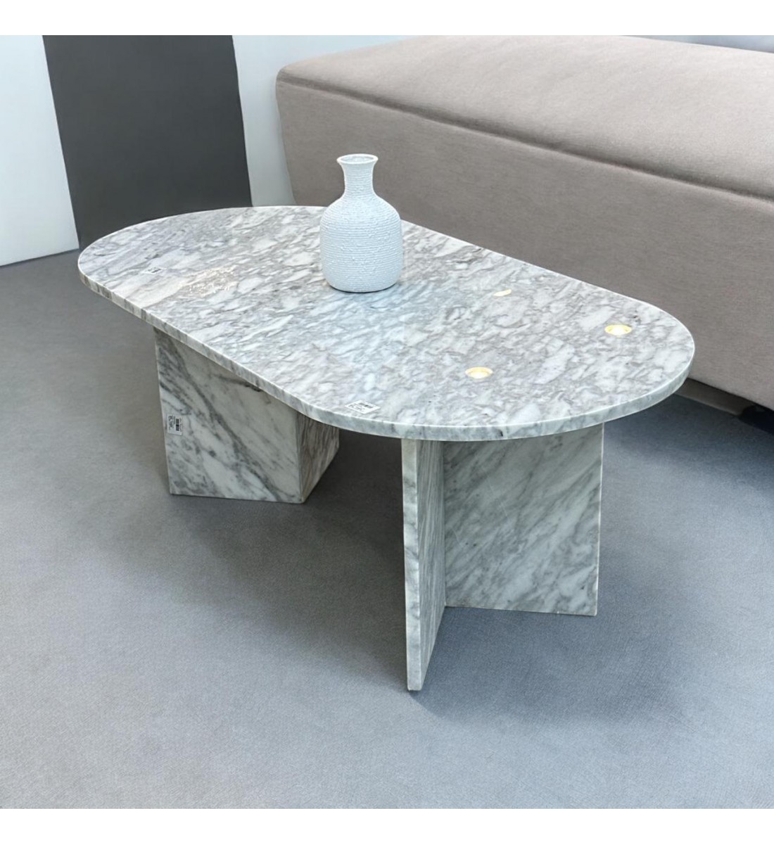 Italian marble tea table, 120 x 60 x 45 cm