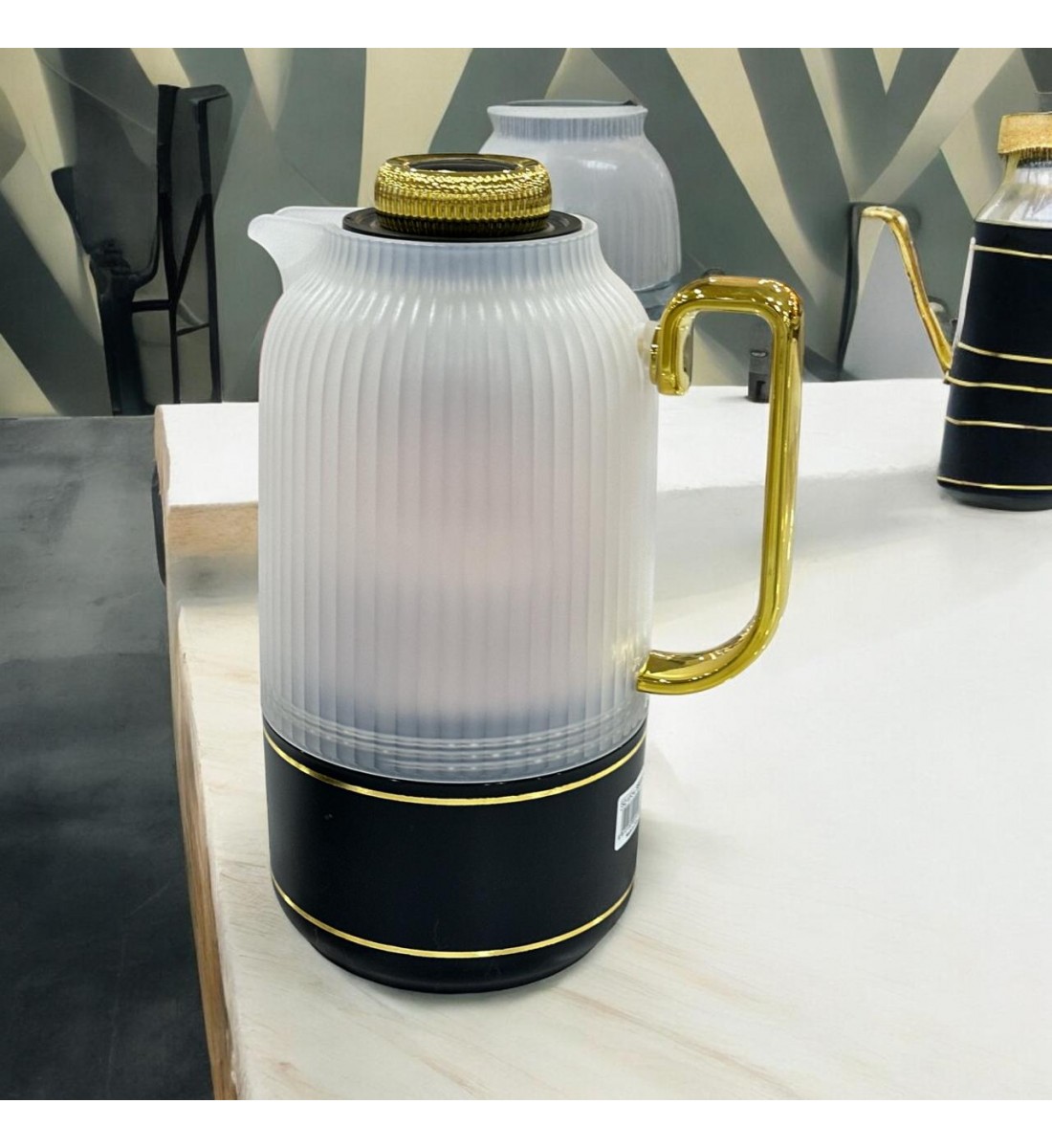 Single transparent thermos, black and gold, 1 liter