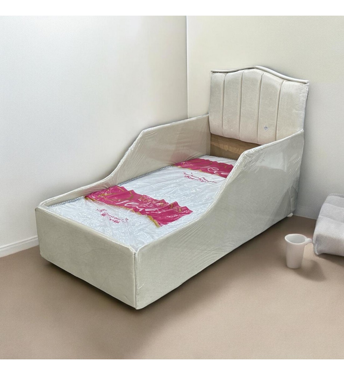 Bed with mattress, length 170 cm, width 84 cm, height 100 cm