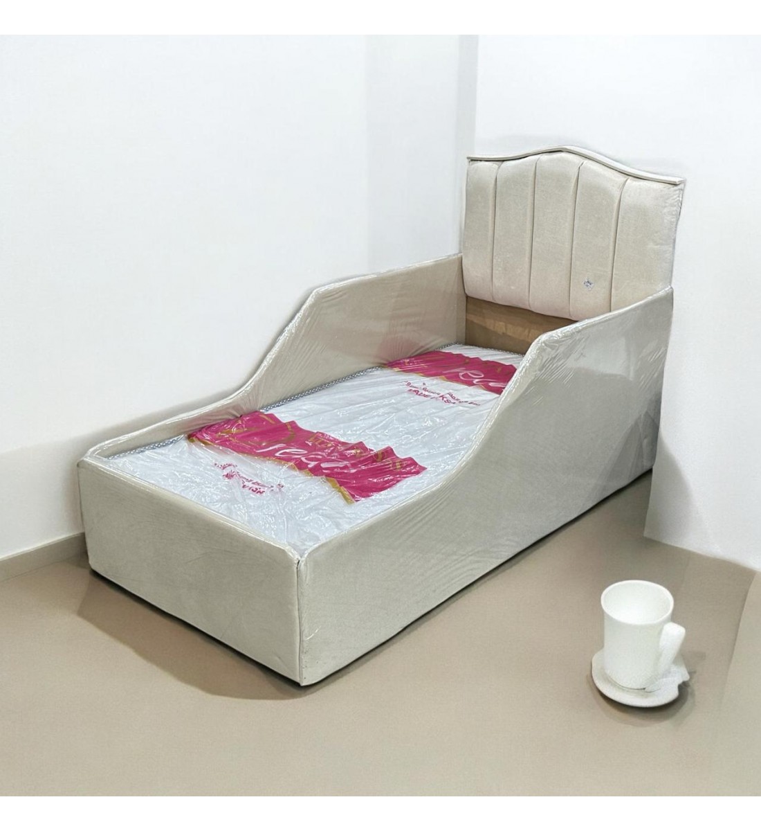 Bed with mattress, length 170 cm, width 84 cm, height 100 cm
