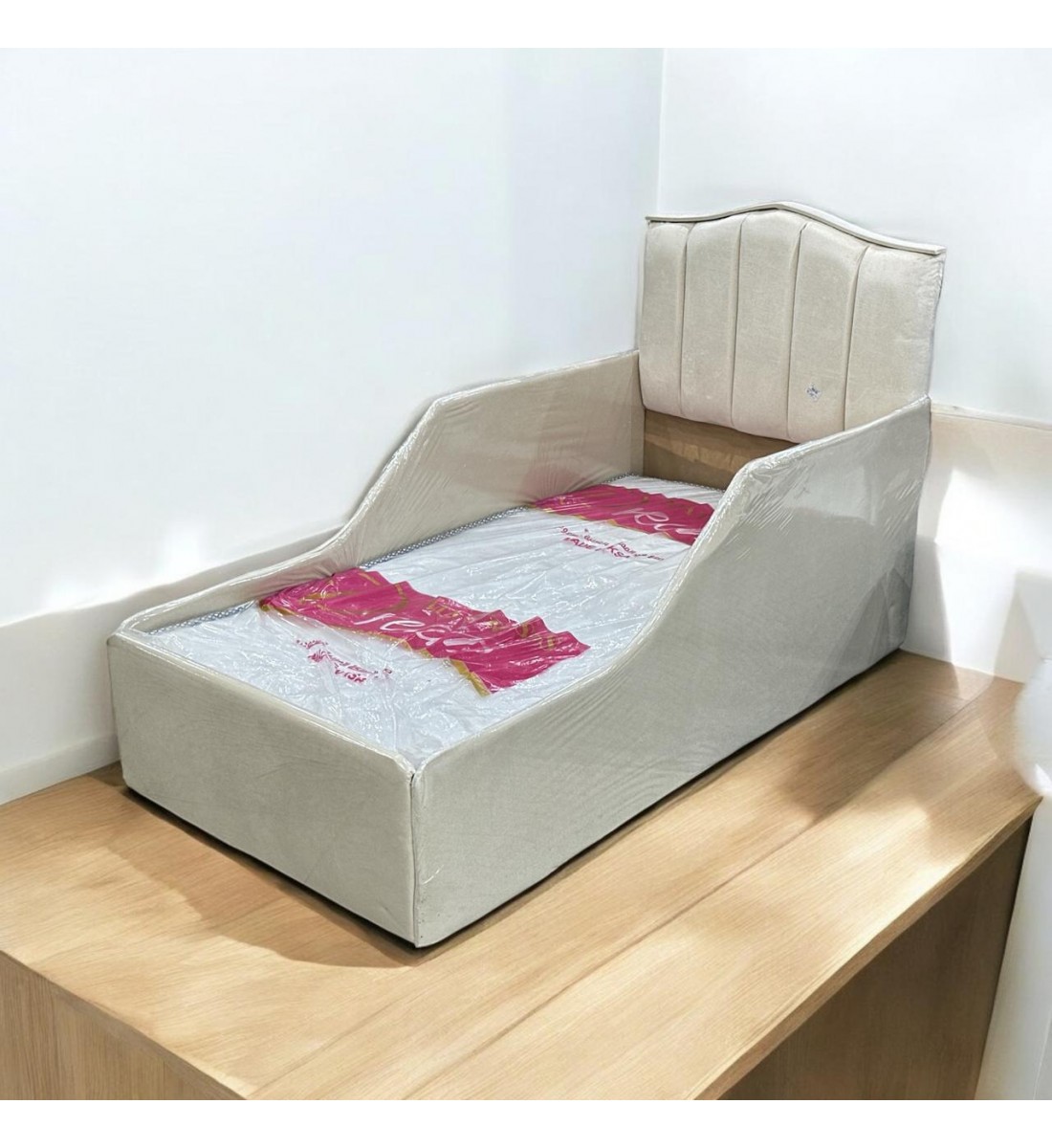 Bed with mattress, length 170 cm, width 84 cm, height 100 cm