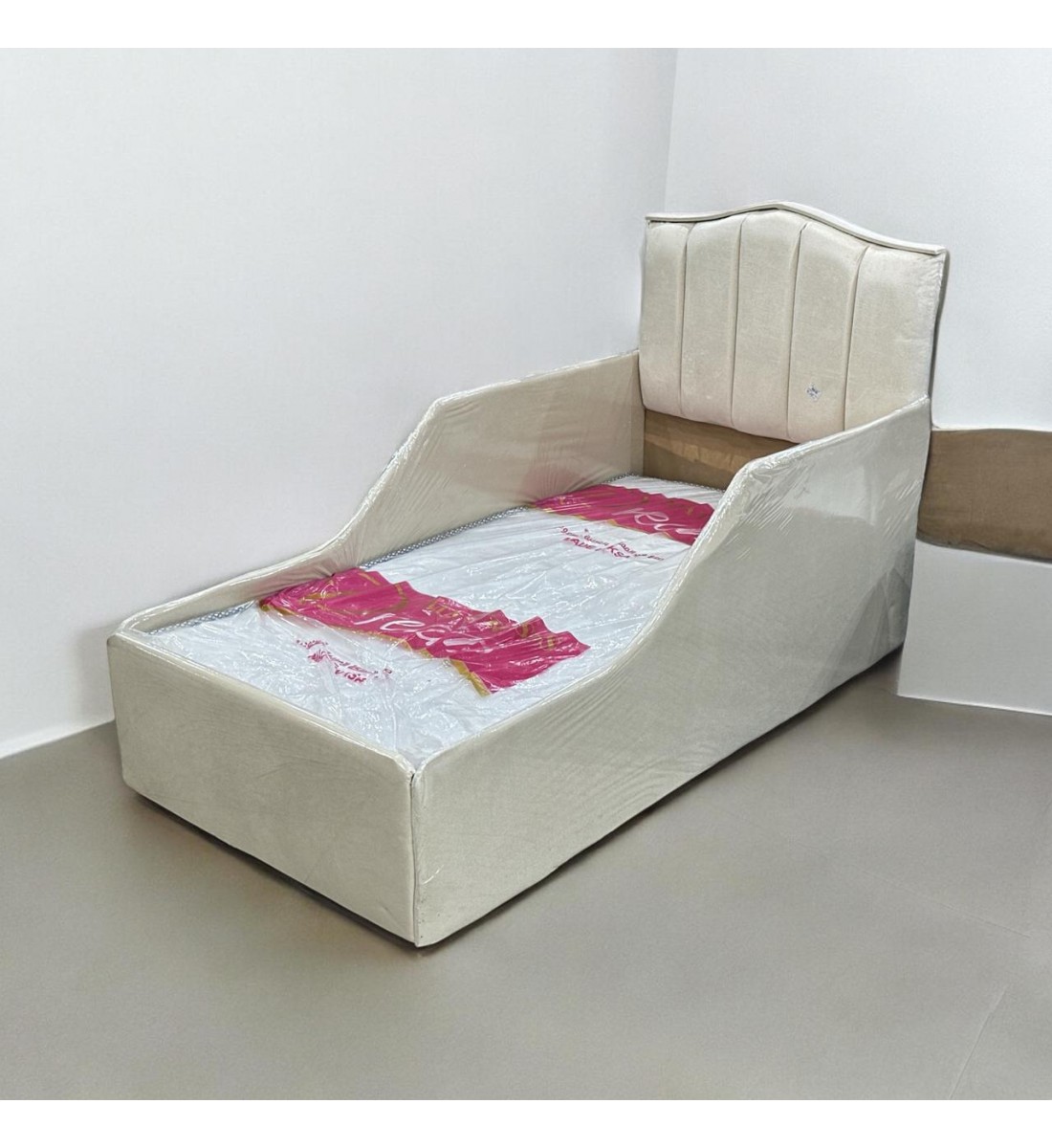 Bed with mattress, length 170 cm, width 84 cm, height 100 cm