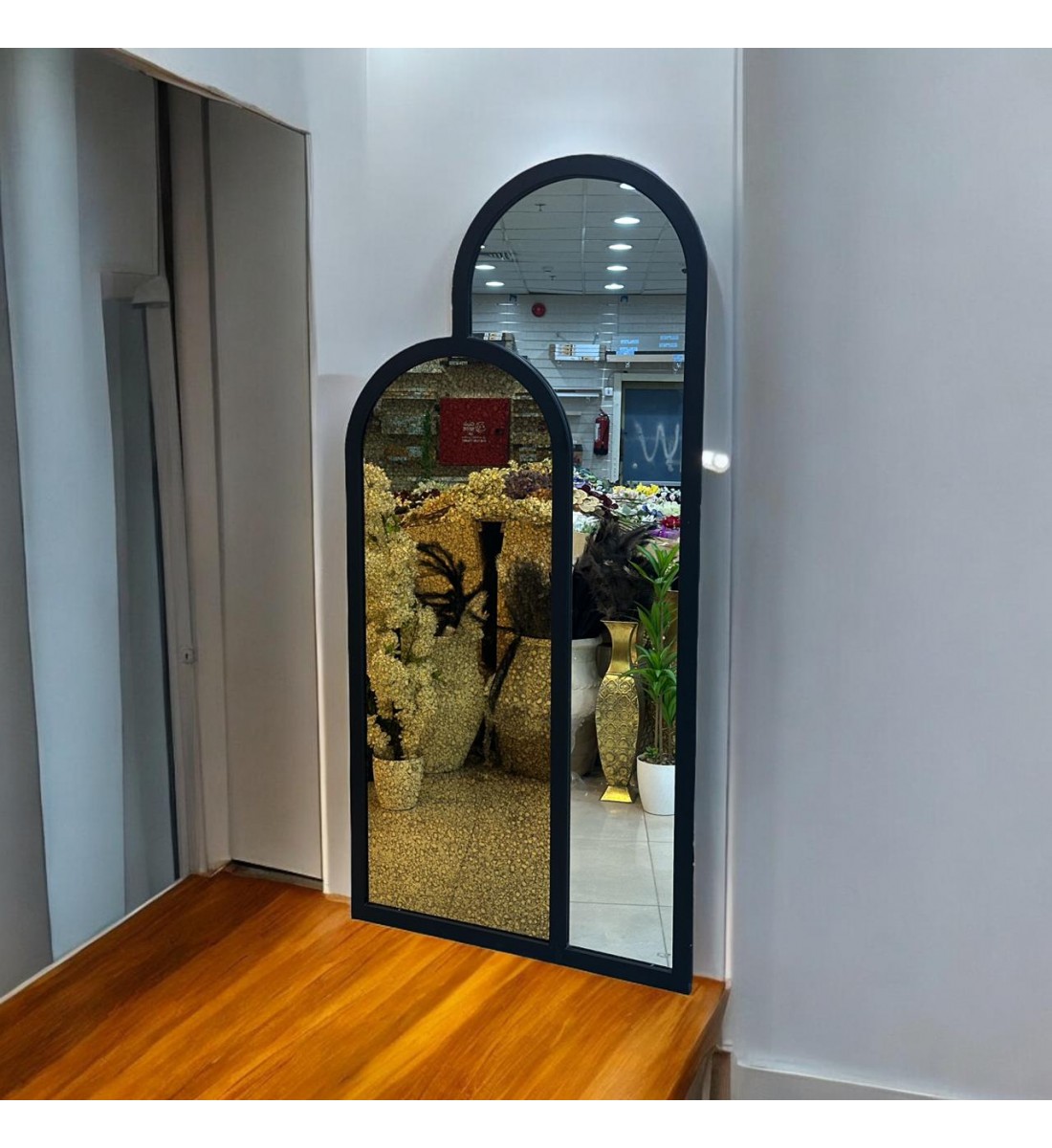 مراة قطعتين ارضيه زجاج جمب معتق ذهبي اطار خشب اسود 100×200سم مراة قطعتين ارضيه زجاج جمب معتق ذهبي اطار خشب اسود 100×200سم