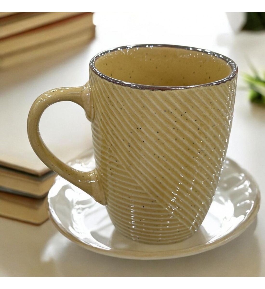 Ceramic mug for hot drinks, ribbed design, beige color, size 12x10 cm