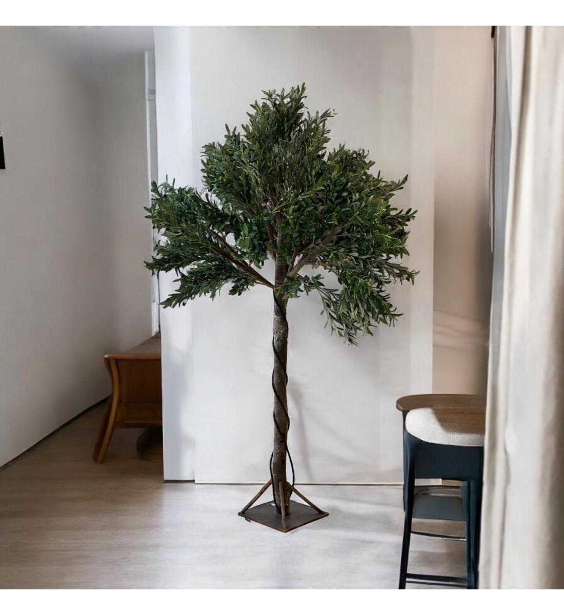A large olive tree, 2.50 cm high