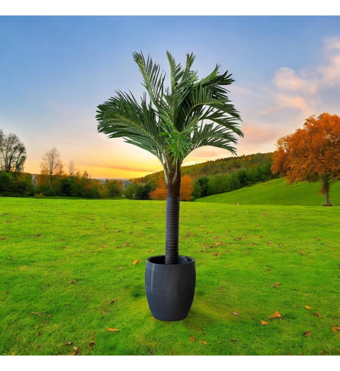 A tree decorated with palm leaves, a black stand, approximately 3 cm high