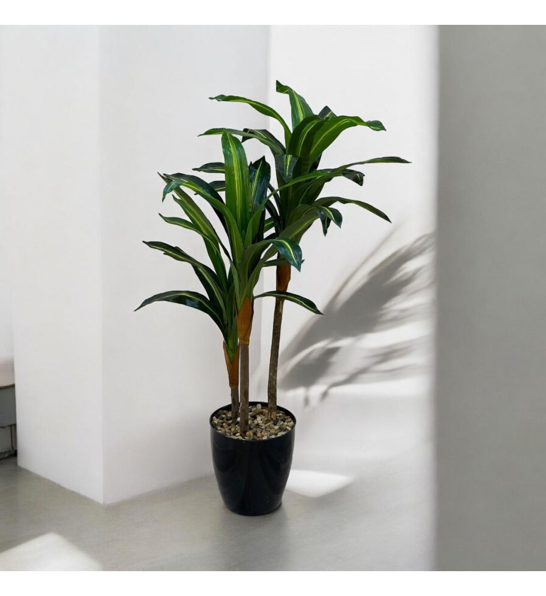 A tree decorated with 3 branches, a black corner, 140 cm