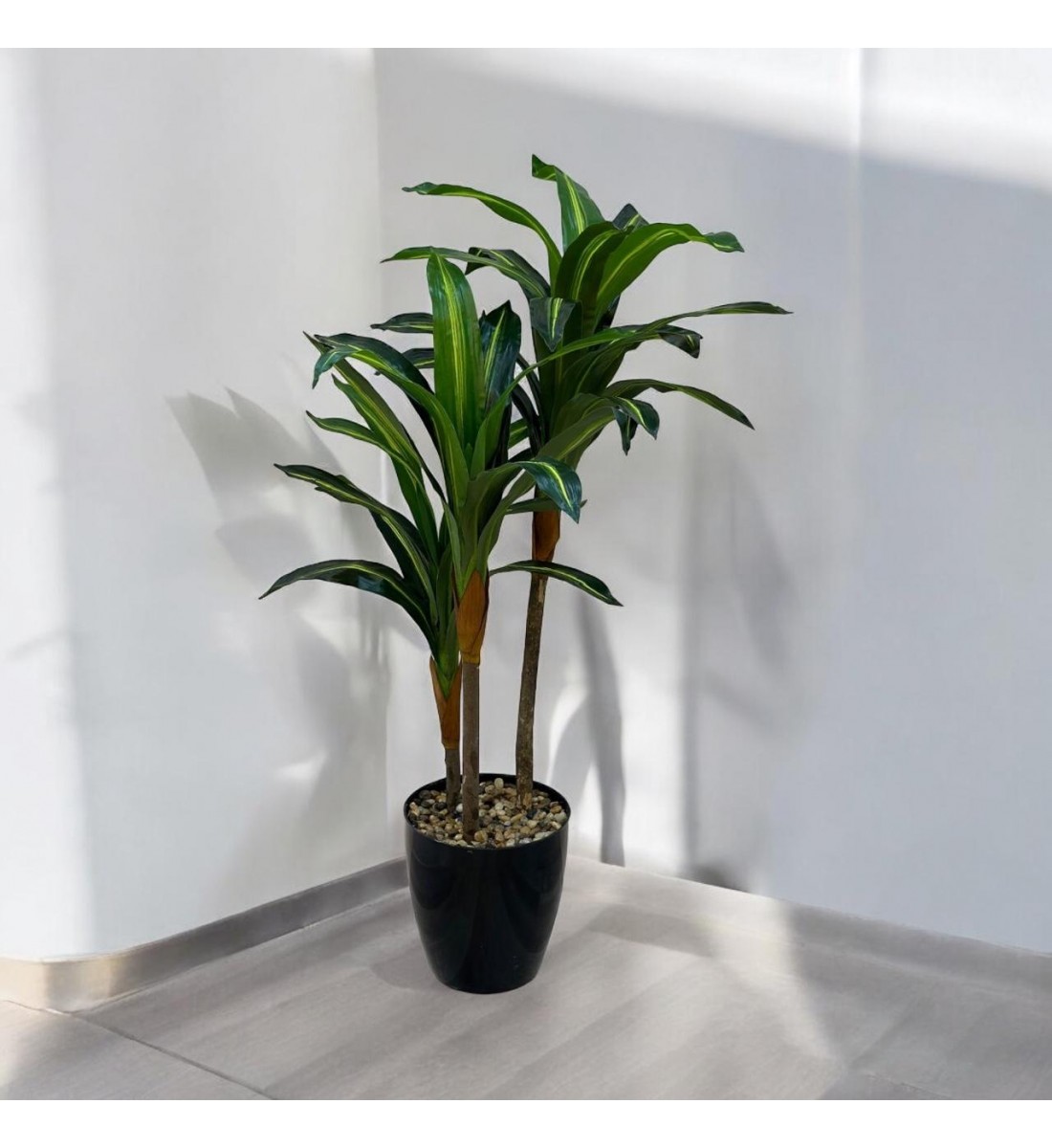 A tree decorated with 3 branches, a black corner, 140 cm