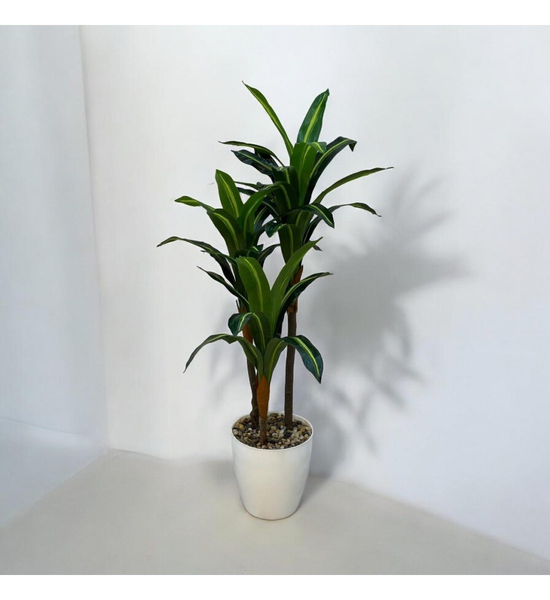 A tree decorated with 3 branches, a black corner, 140 cm