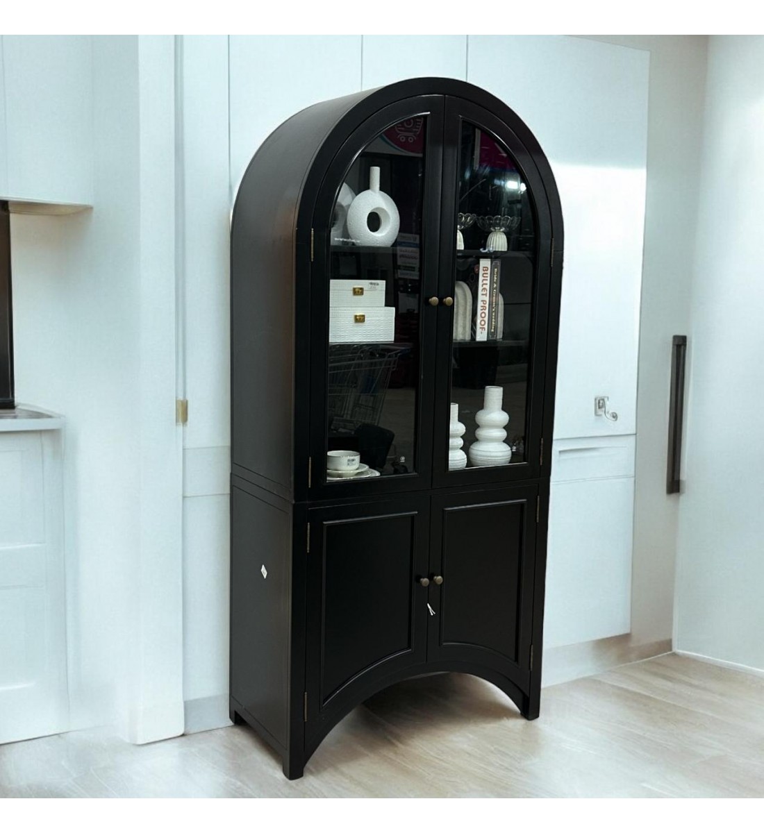 خزانه خشبي طراز فرنسي باب مقوس زجاجي فاخر مع درجين 