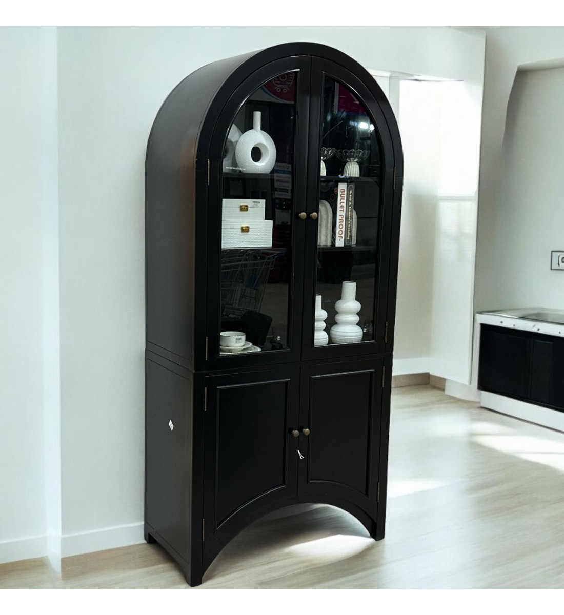 خزانه خشبي طراز فرنسي باب مقوس زجاجي فاخر مع درجين 