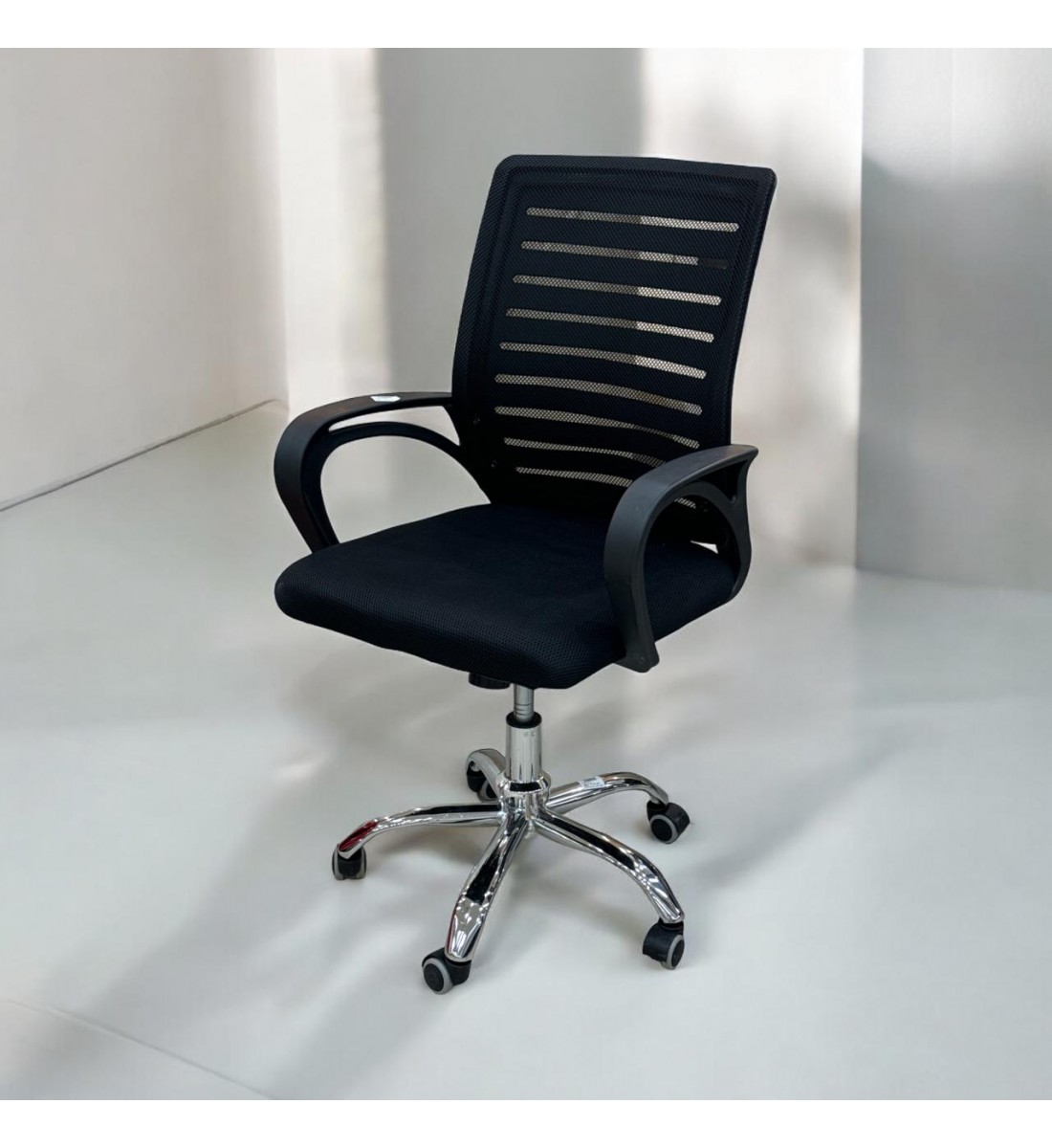 كرسي دوار شبك أسود من كاما