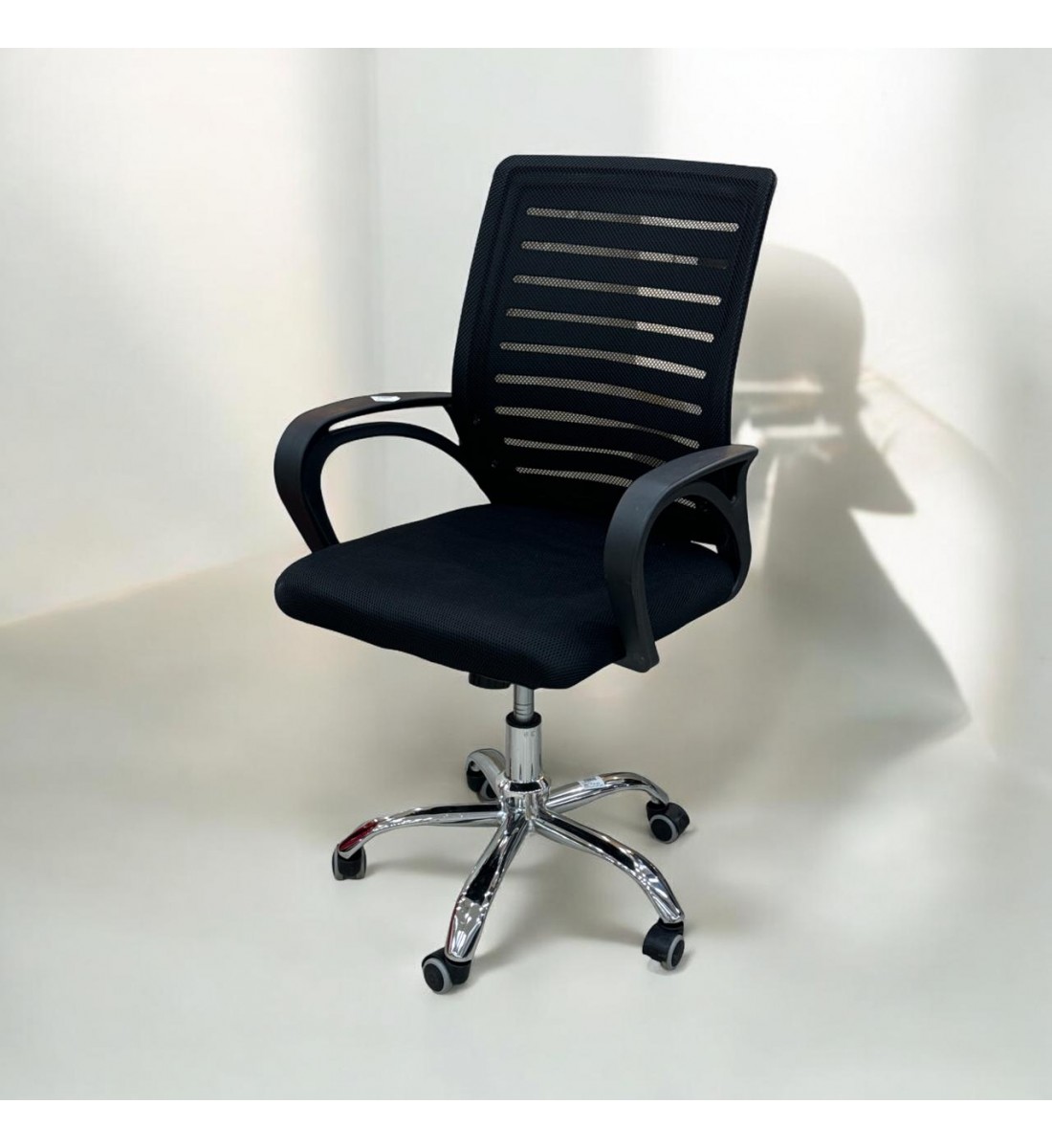 كرسي دوار شبك أسود من كاما