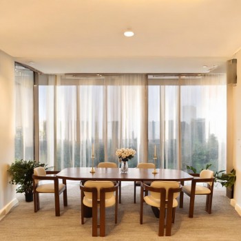 طاولة طعام  قشرة الجوز  تفصيل مع 6 كراسي  مقاس  220*110*80 سم 