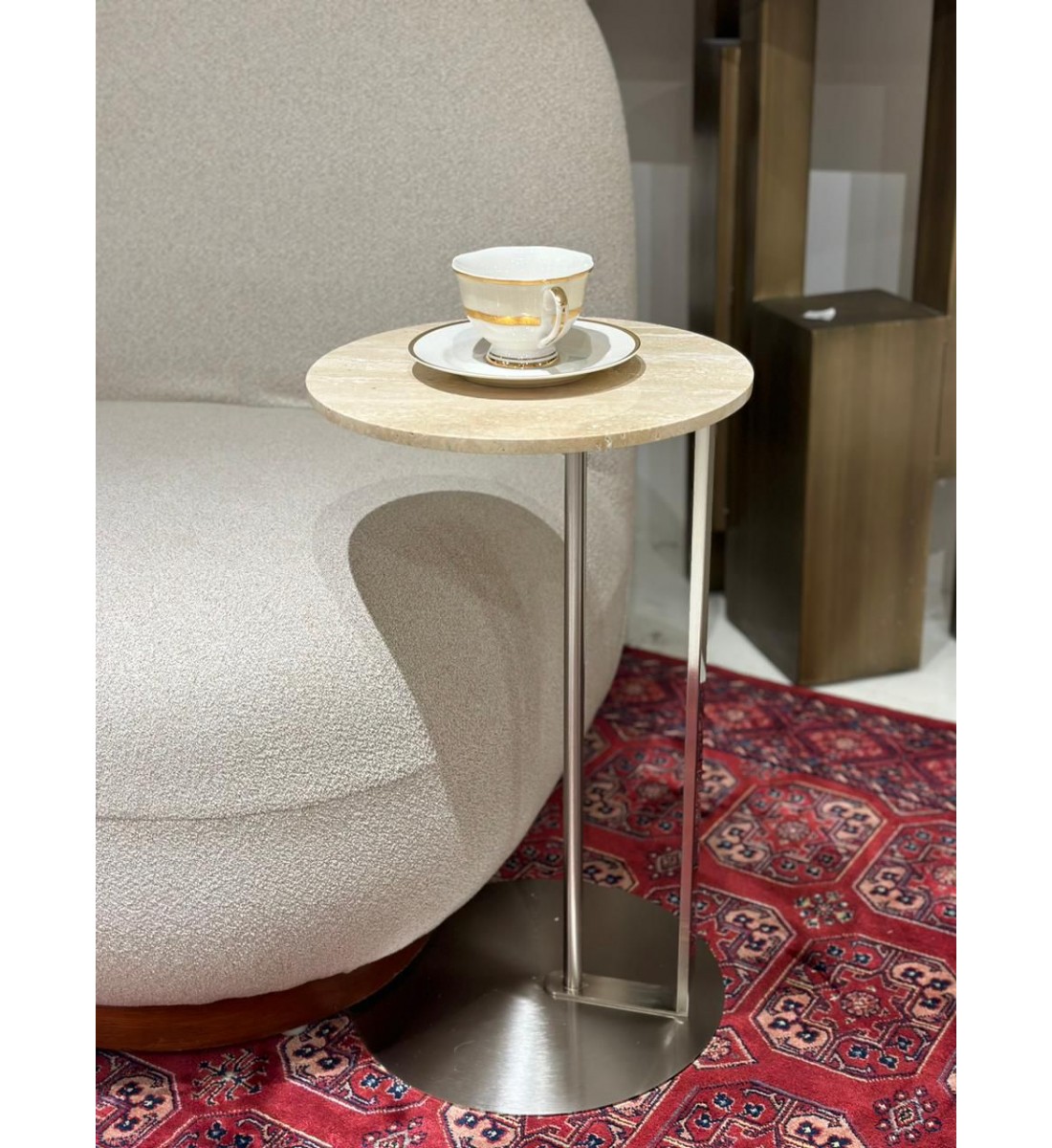 طاولة جانبية  بسطح رخام  مع قاعدة ستيل فضي  30×30×56سم