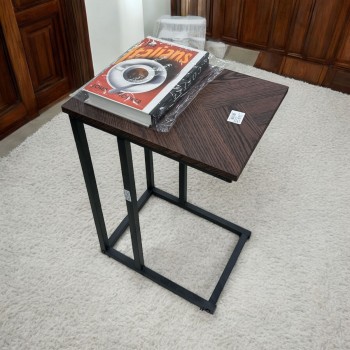 طاولة جانبية تقديم  بسطح خشب بني   مع قاعدة حديد اسود   40×30×60سم