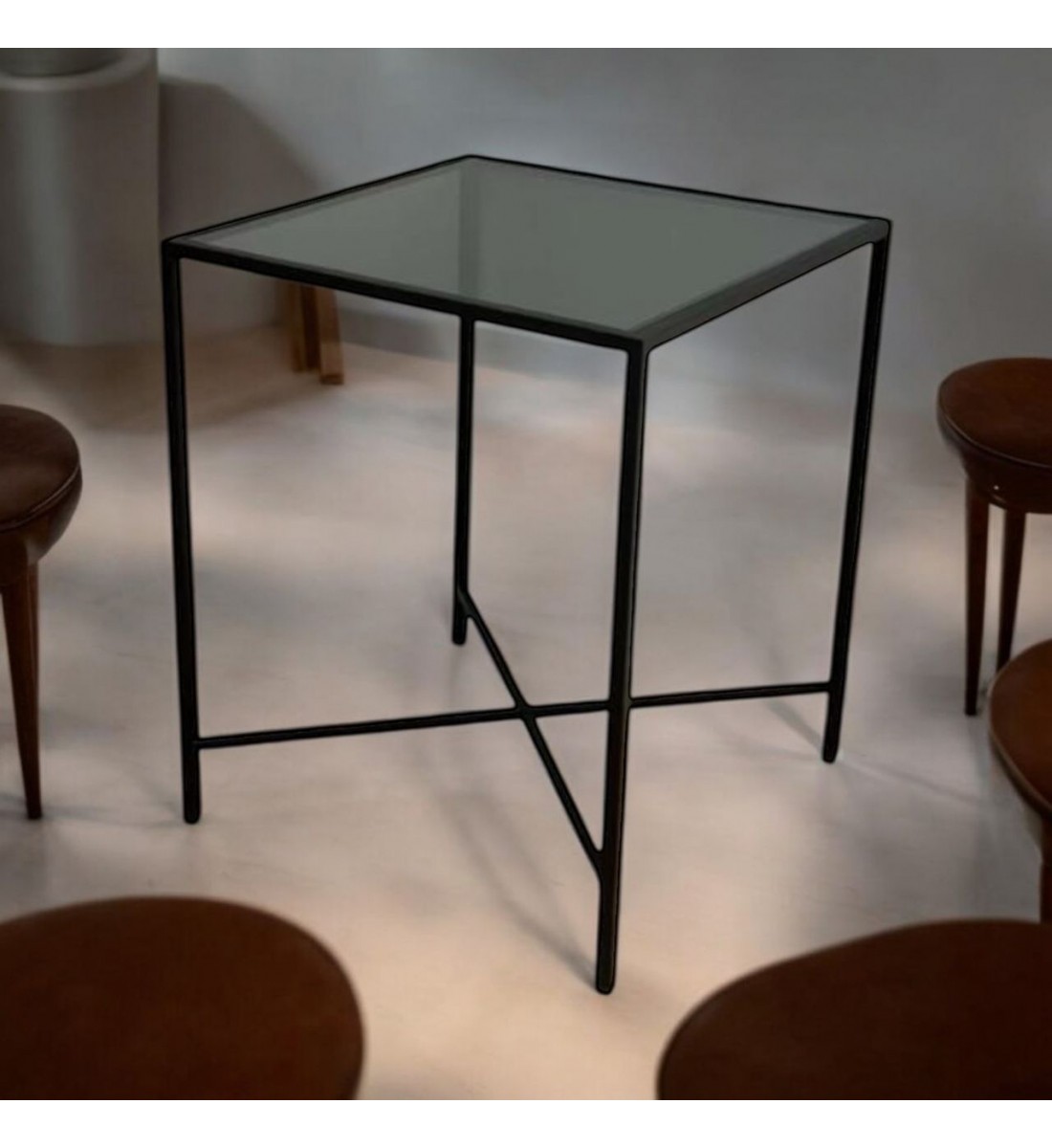 طاولة خدمة مفرد حديد سطح زجاج اسود 50×50×60سم 