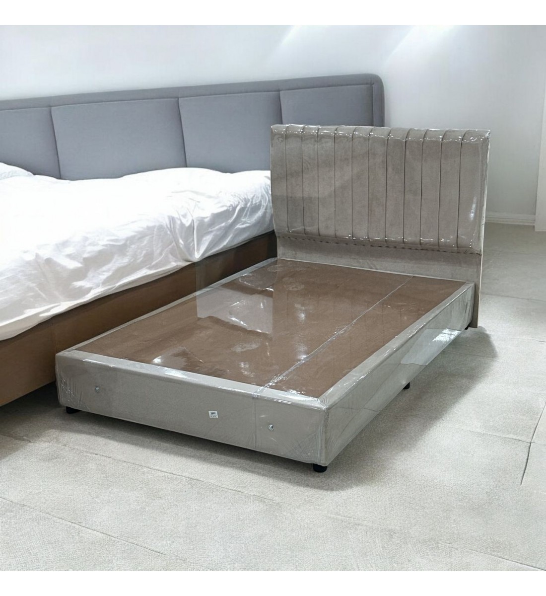 Cama individual de madera de terciopelo beige, 190 x 90 cm