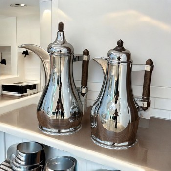 طقم ترمس شاهي وقهوه فضي ممسك خشبي بني غامق