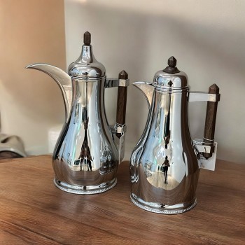 طقم ترمس شاهي وقهوه فضي ممسك خشبي بني غامق