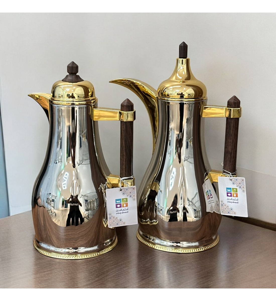 طقم ترمس شاهي وقهوه انيكل ذهبي ممسك خشب بني غامق طقم ترمس شاهي وقهوه انيكل ذهبي ممسك خشب بني غامق