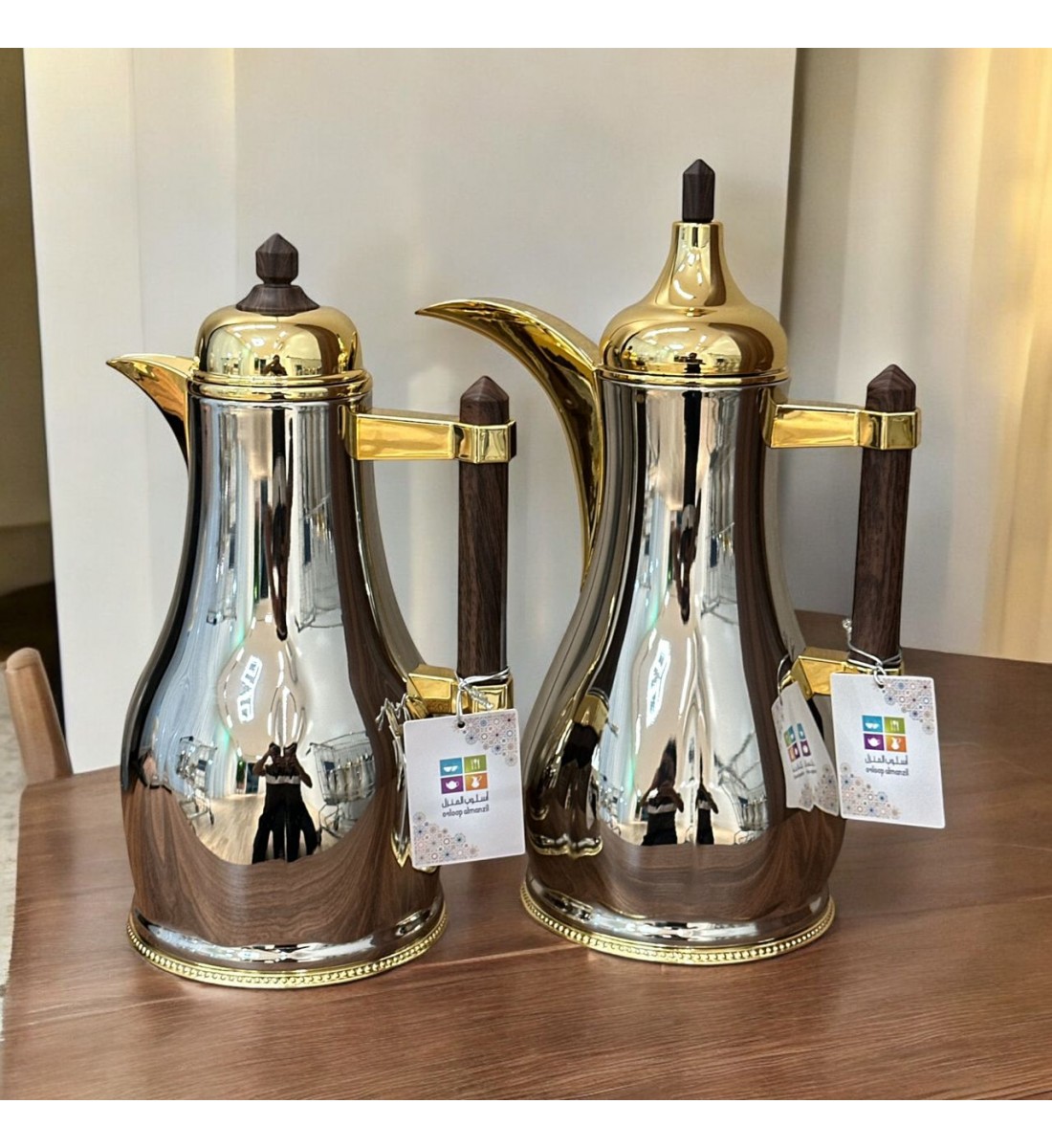 طقم ترمس شاهي وقهوه انيكل ذهبي ممسك خشب بني غامق طقم ترمس شاهي وقهوه انيكل ذهبي ممسك خشب بني غامق