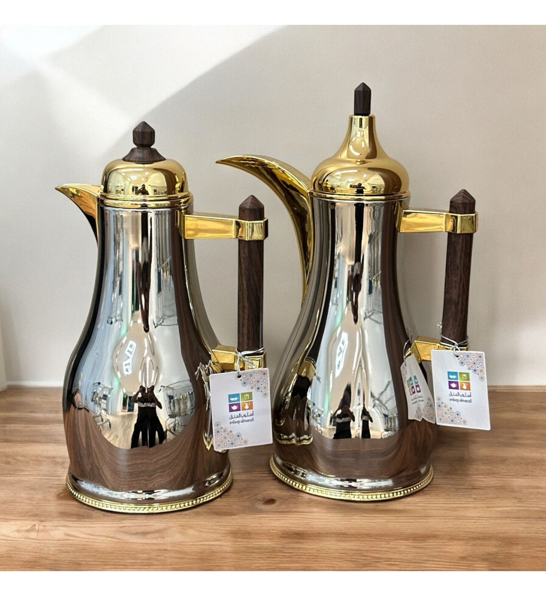 طقم ترمس شاهي وقهوه انيكل ذهبي ممسك خشب بني غامق طقم ترمس شاهي وقهوه انيكل ذهبي ممسك خشب بني غامق