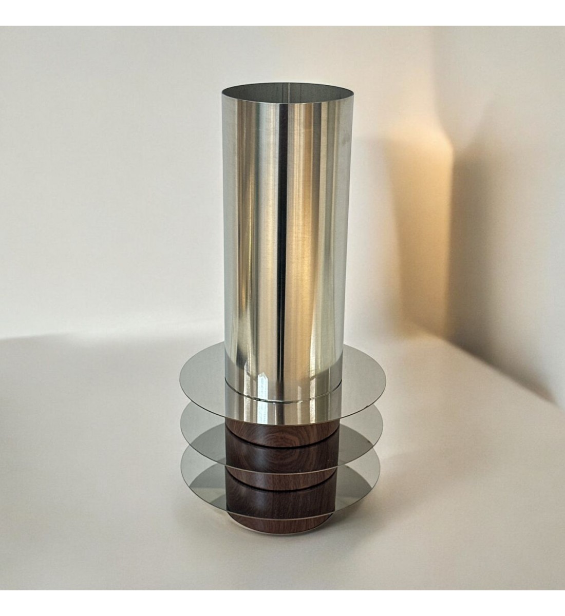 فازه سيراميك تصميم كلاسيك حديد مع خشب 30×8×8سم فازه سيراميك تصميم كلاسيك حديد مع خشب 30×8×8سم