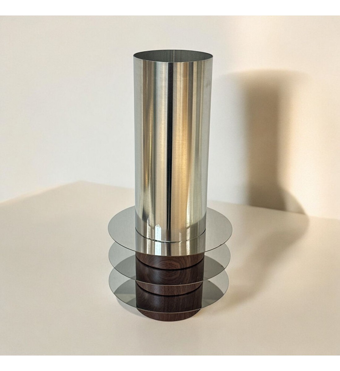 فازه سيراميك تصميم كلاسيك حديد مع خشب 30×8×8سم فازه سيراميك تصميم كلاسيك حديد مع خشب 30×8×8سم