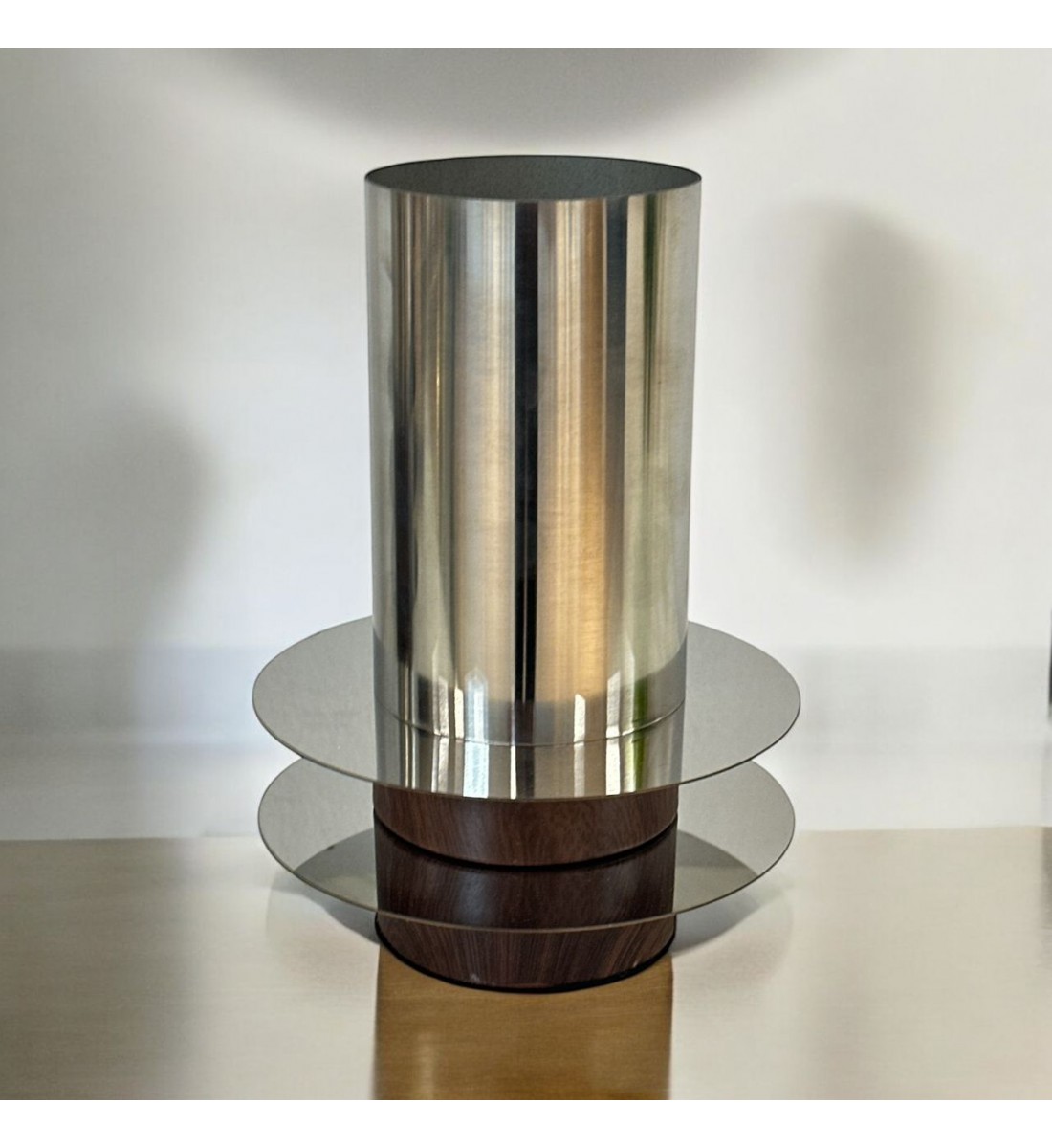 فازه سيراميك تصميم كلاسيك حديد مع خشب 20×8×8سم فازه سيراميك تصميم كلاسيك حديد مع خشب 20×8×8سم