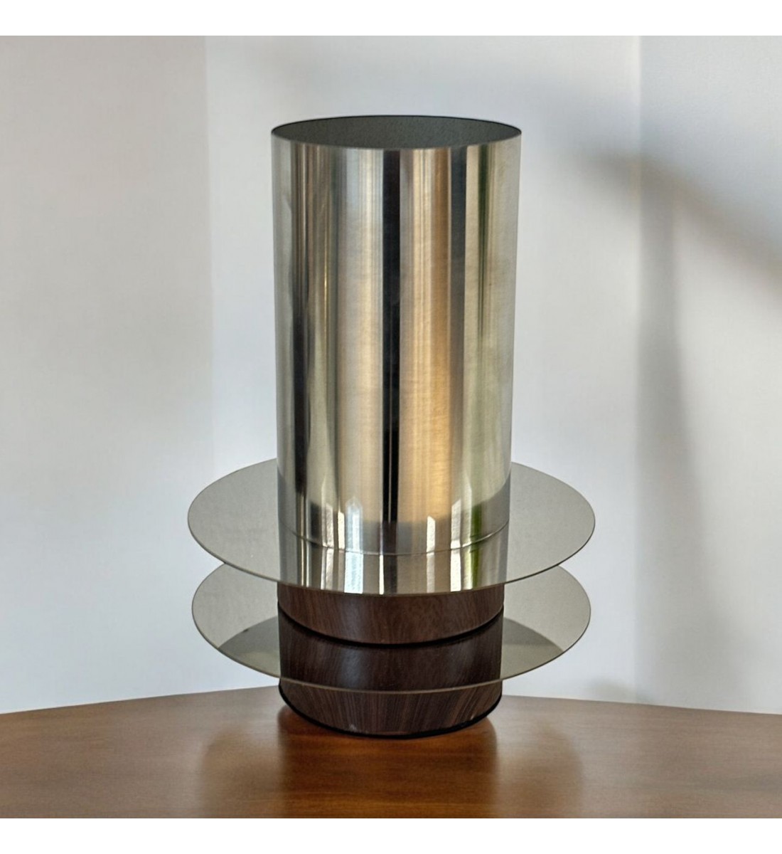 فازه سيراميك تصميم كلاسيك حديد مع خشب 20×8×8سم فازه سيراميك تصميم كلاسيك حديد مع خشب 20×8×8سم