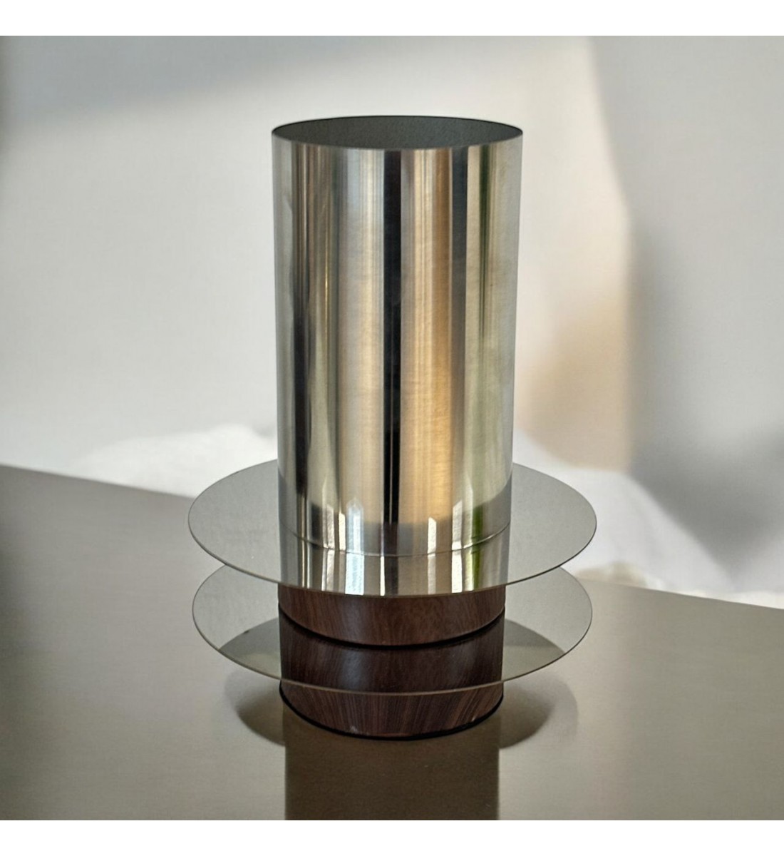 فازه سيراميك تصميم كلاسيك حديد مع خشب 20×8×8سم فازه سيراميك تصميم كلاسيك حديد مع خشب 20×8×8سم