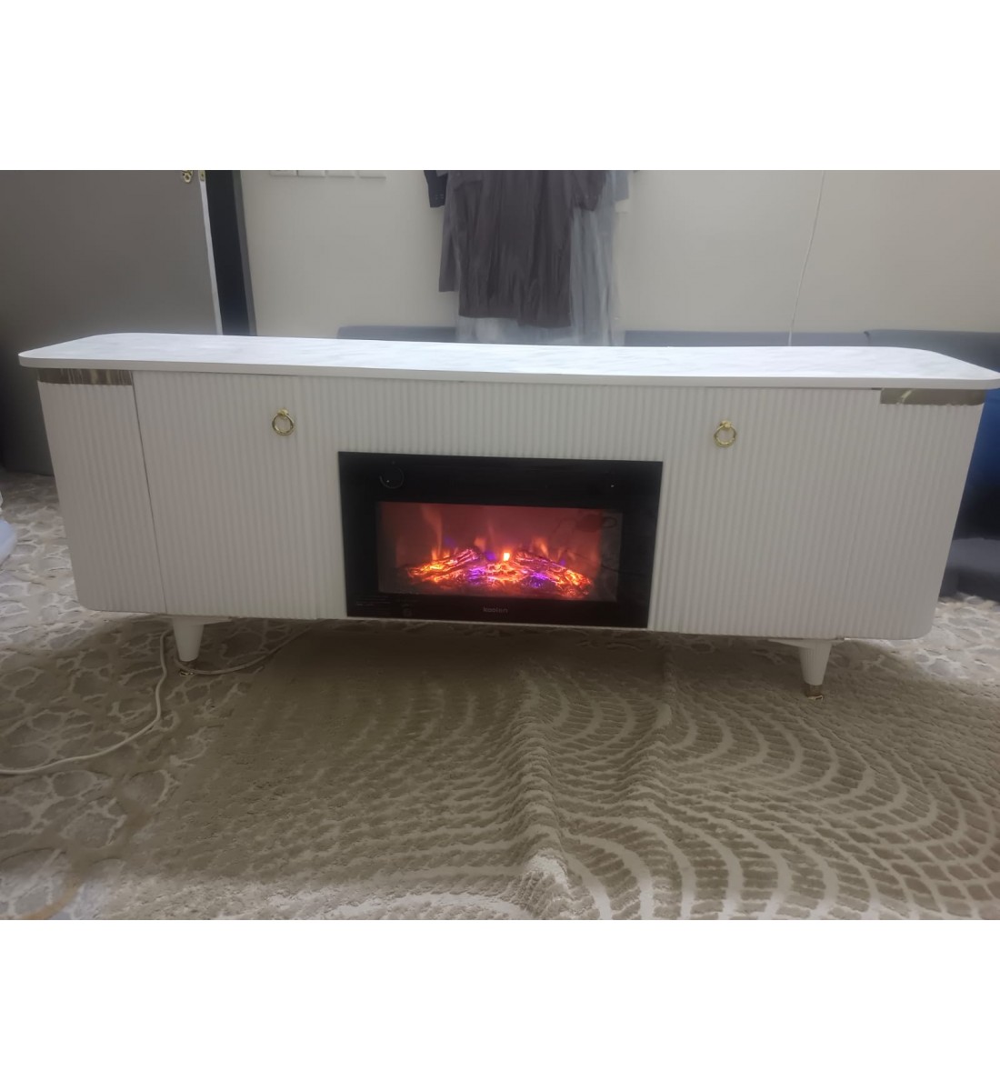 دفاية شكل بلازما كهربائية مستطيل ذات تصميم انيق وحديث لون ابيض مقاس 160*40*57سم 