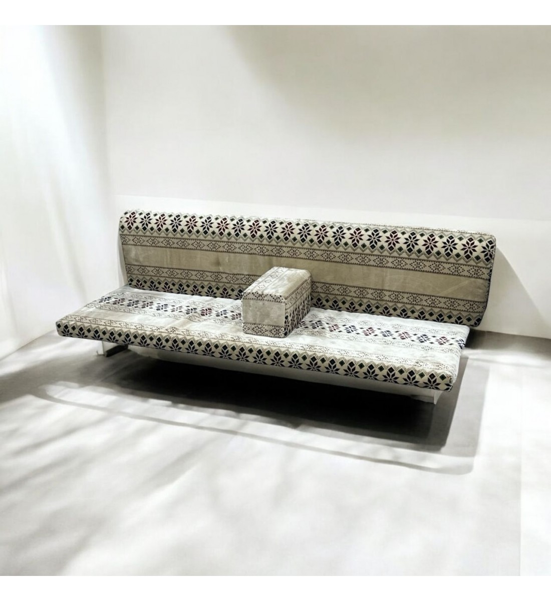 طقم جلسة ارضية خارجية 3قطع متعدد الالوان طقم جلسة ارضية خارجية 3قطع متعدد الالوان