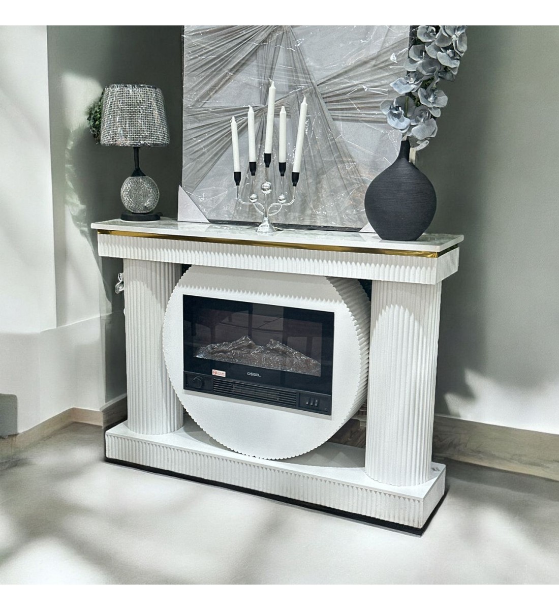 Electric heater in the shape of an entrance with an elegant and modern design, white color, size 120 x 30 x 87 cm