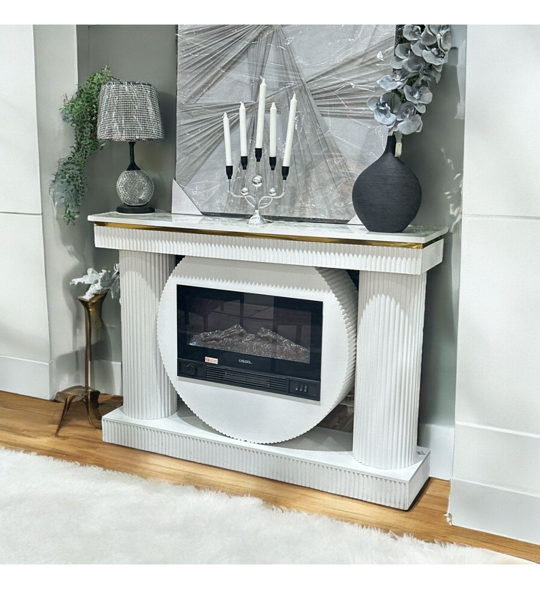 Electric heater in the shape of an entrance with an elegant and modern design, white color, size 120 x 30 x 87 cm
