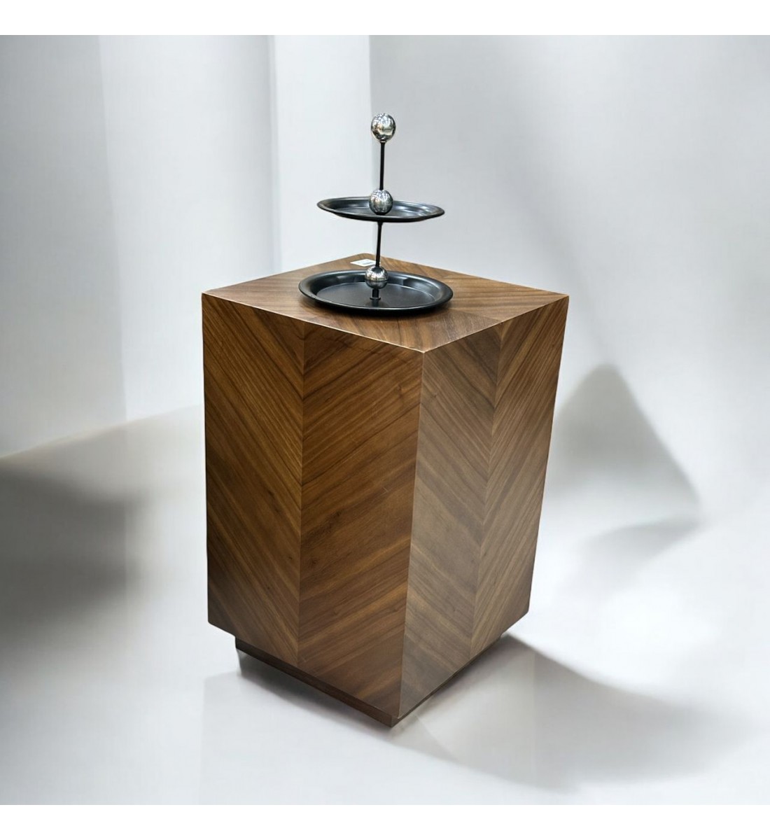 طاولة قهوة بتصميم إيطالي قشور الجوز 35×35×55سم  (المنتج تفصيل )