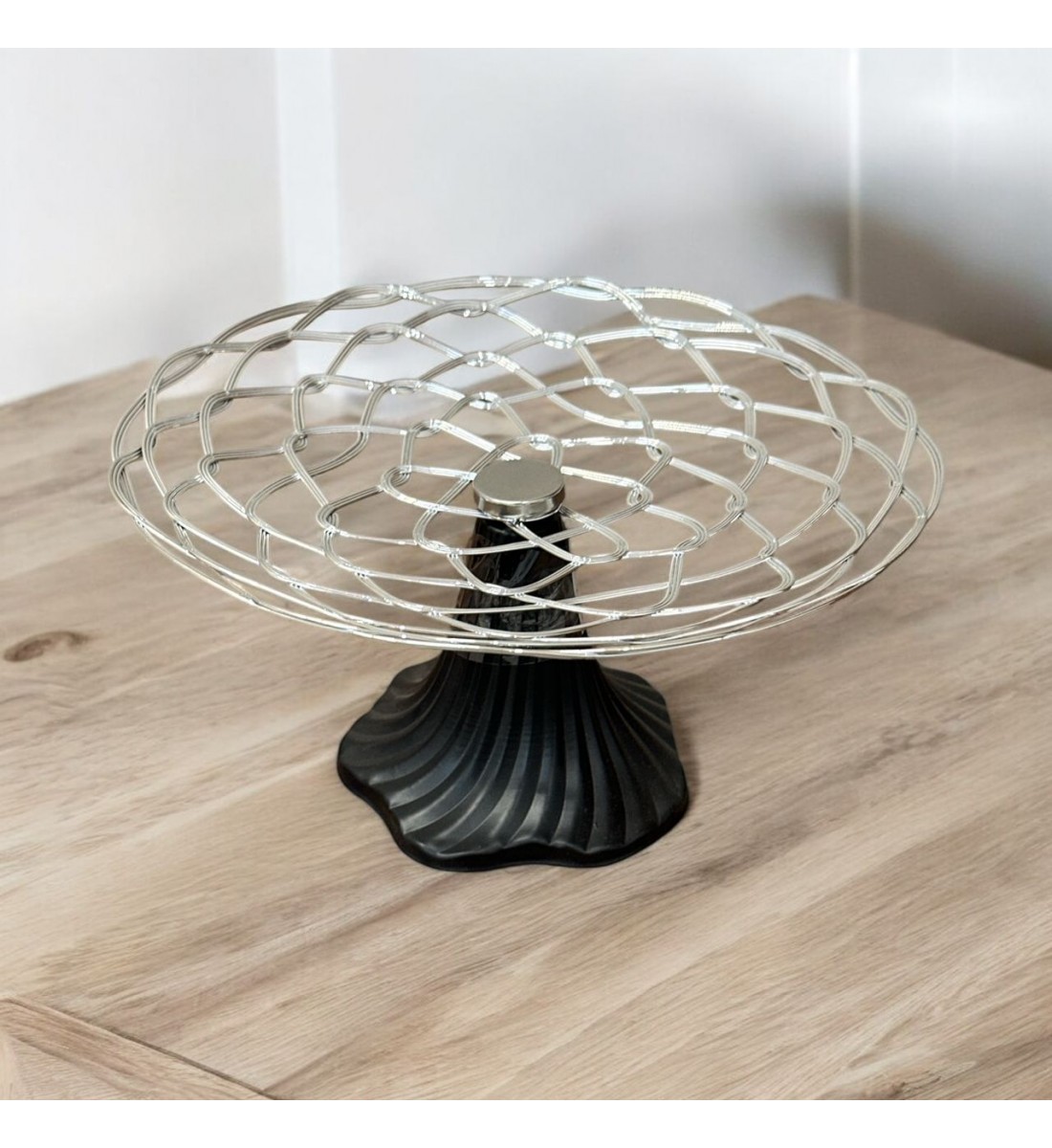 سلال فواكه معدني فضي قاعدة اسود 20×20×11سم سلال فواكه معدني فضي قاعدة اسود 20×20×11سم