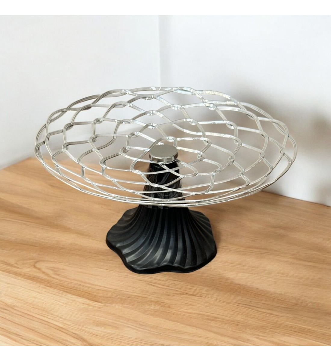 سلال فواكه معدني فضي قاعدة اسود 20×20×11سم سلال فواكه معدني فضي قاعدة اسود 20×20×11سم