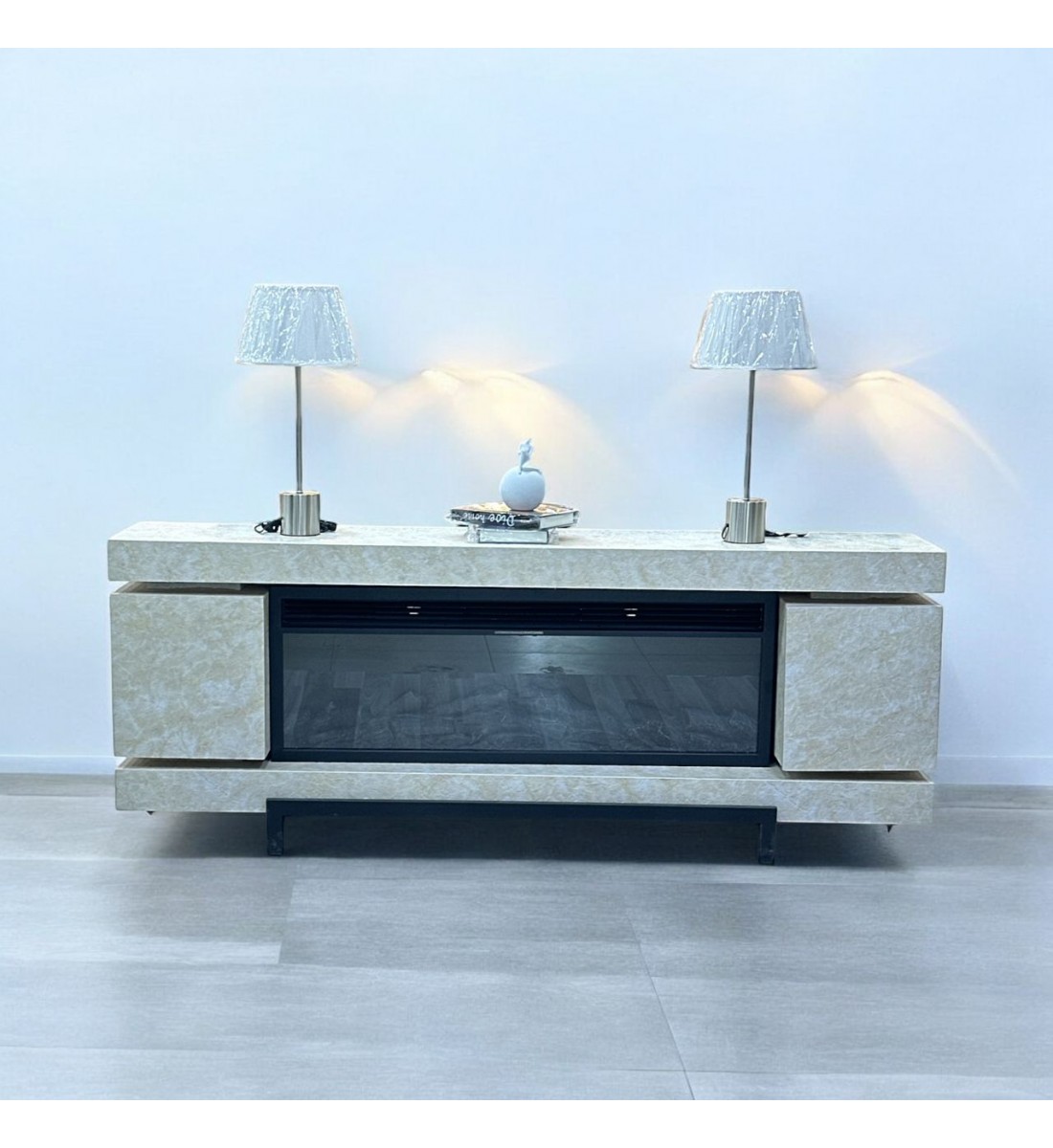 Un radiateur plasma électrique au design élégant et moderne, 200 x 40 x 77 cm