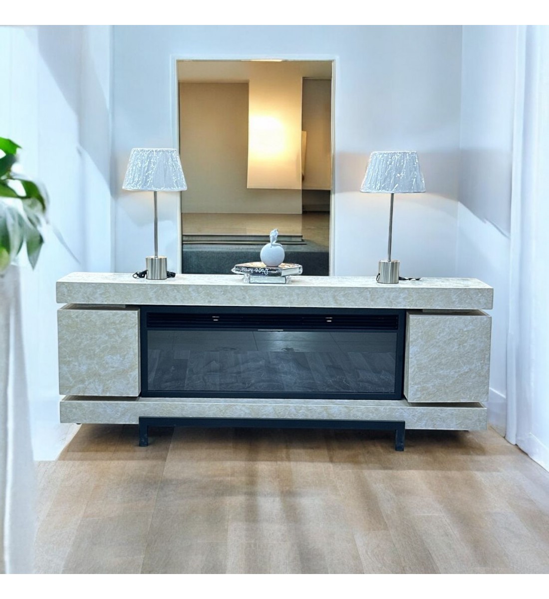 Un radiateur plasma électrique au design élégant et moderne, 200 x 40 x 77 cm
