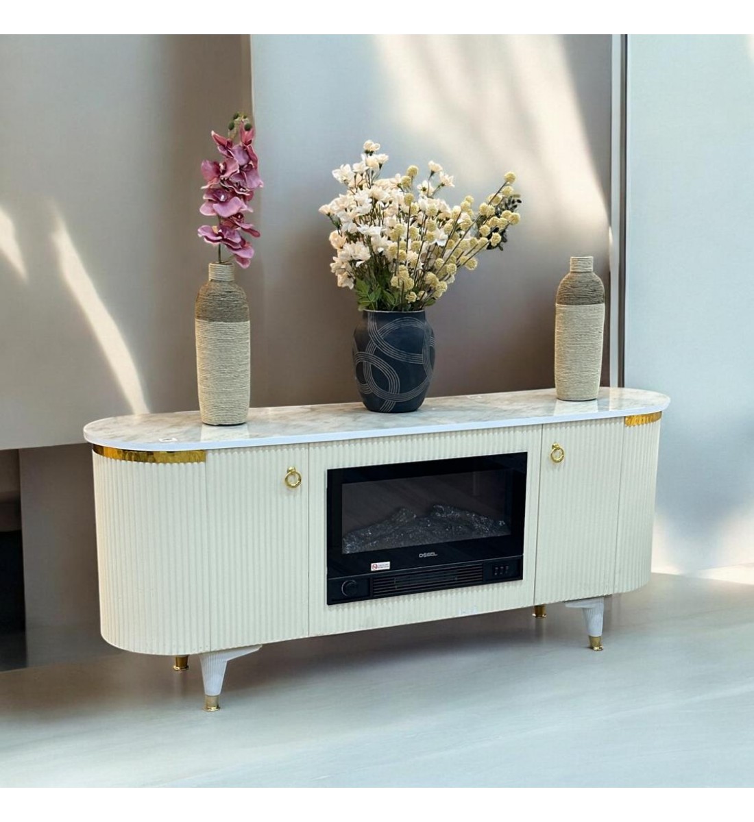 Un radiateur plasma électrique rectangulaire au design élégant et moderne, de couleur beige, dimension 160 x 40 x 57 cm.