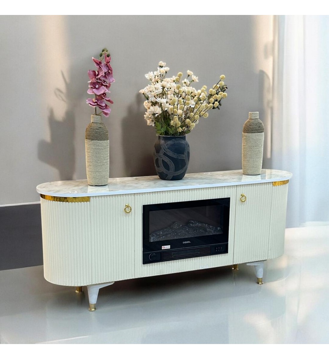 Un radiateur plasma électrique rectangulaire au design élégant et moderne, de couleur beige, dimension 160 x 40 x 57 cm.