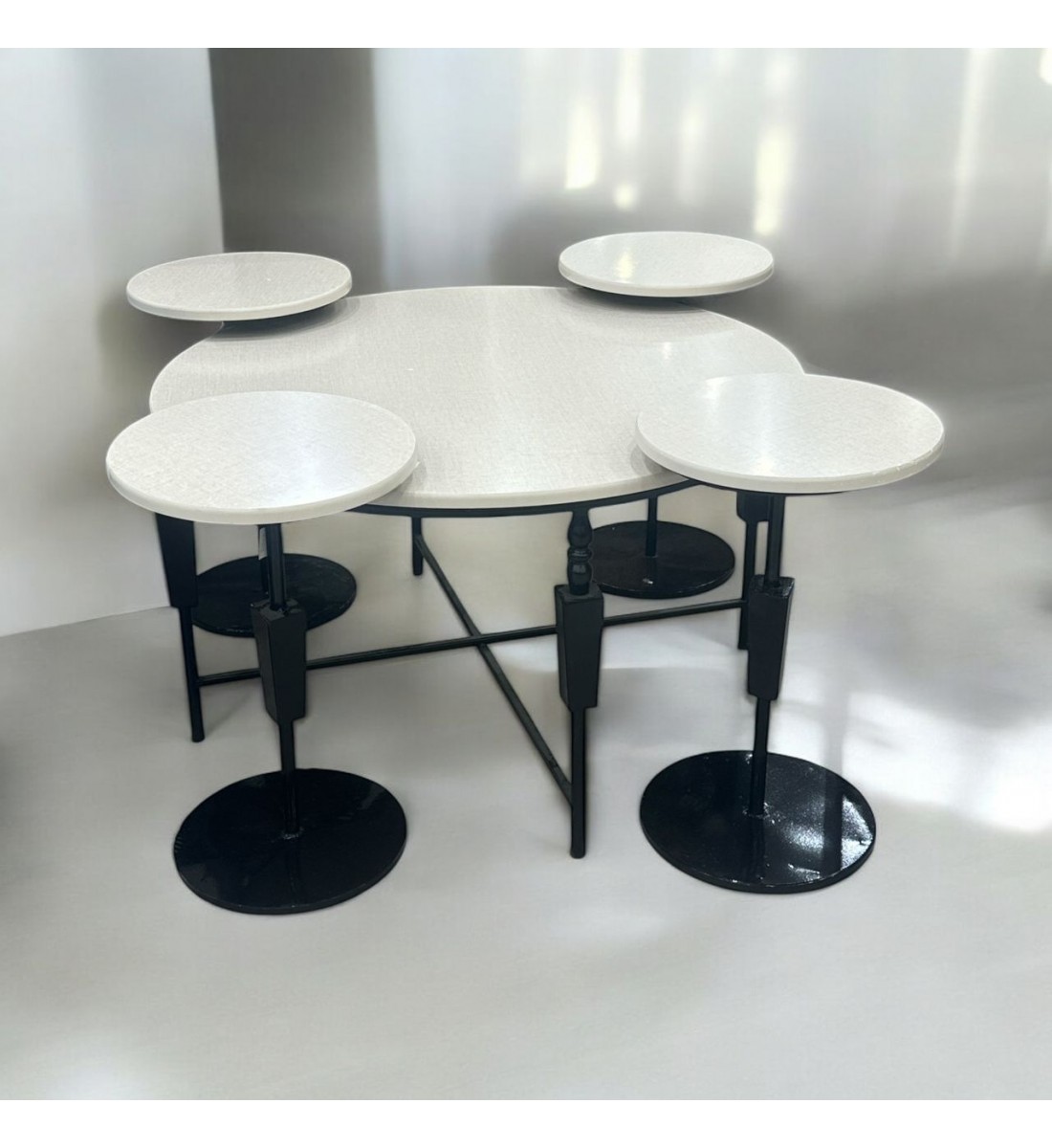 طقم طاولات خشببيج قاعدة حديد اسود ديكور 5قطع طقم طاولات خشببيج قاعدة حديد اسود ديكور 5قطع