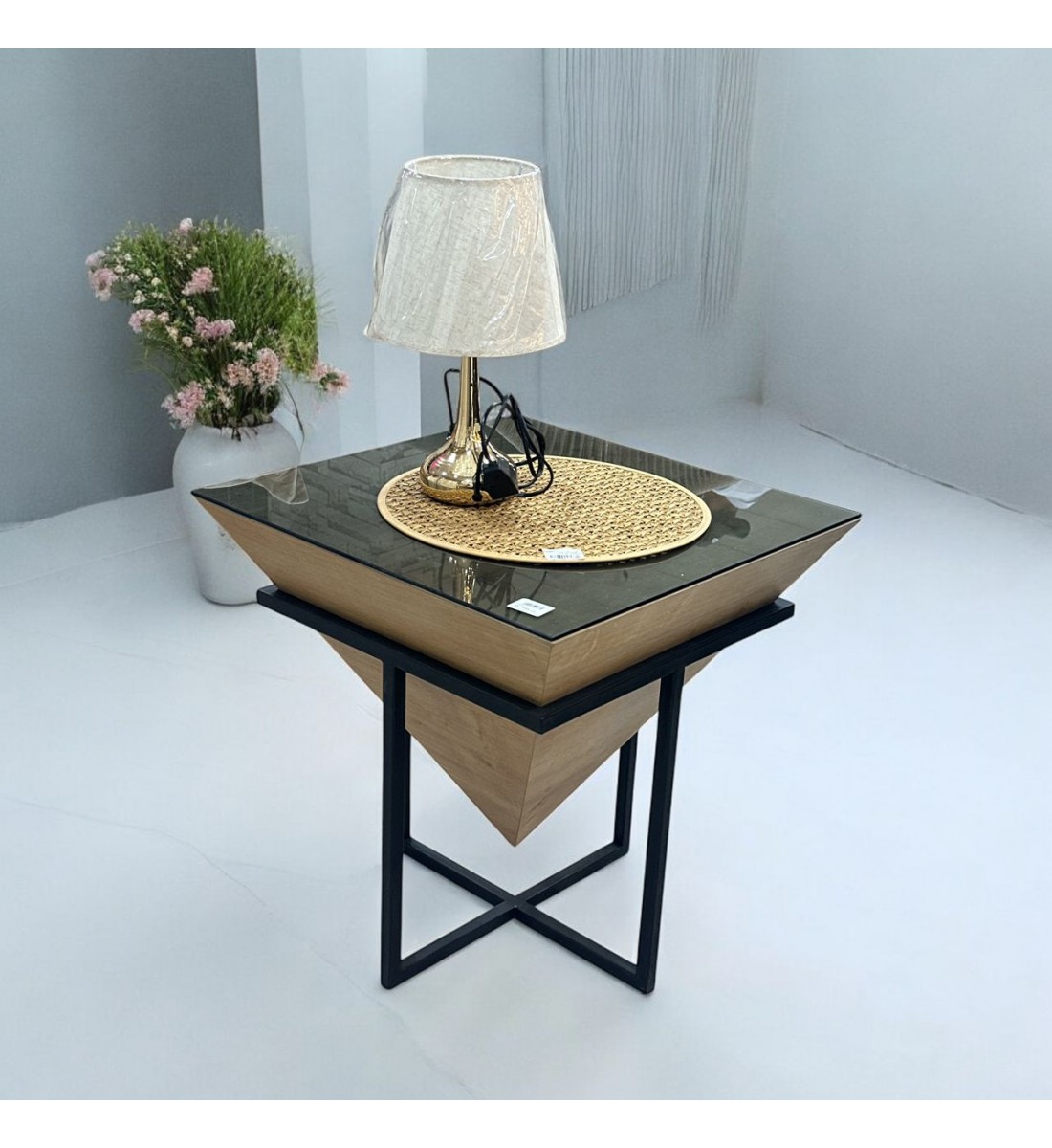 طاولة جانبية من قشرة الجوز سطح زجاج55×55×57سم 