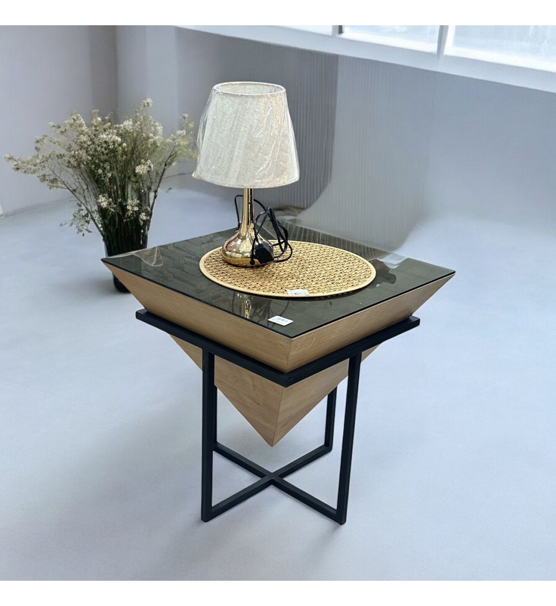 طاولة جانبية من قشرة الجوز سطح زجاج55×55×57سم 